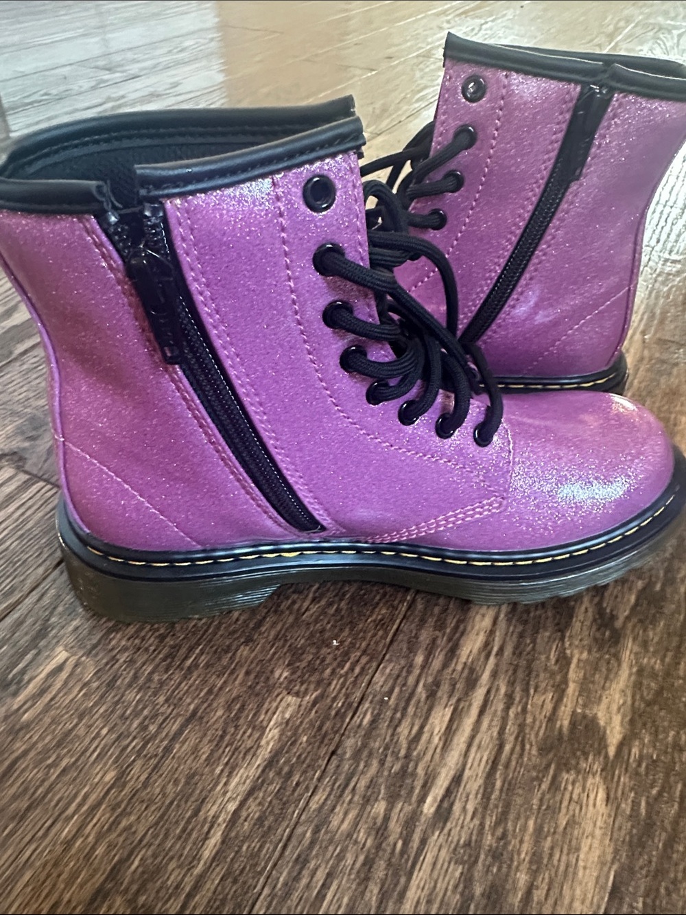 LIKE NEW Pink Doc Martens, Sz 2 - Picture 5 of 6